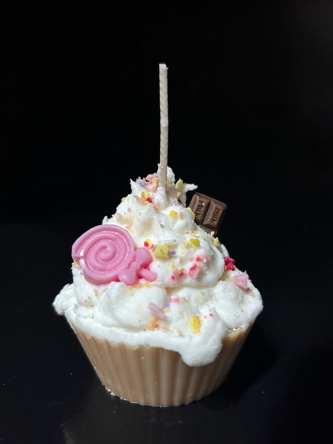 🧁 Lumânare handmade tip brioșă din ceară de soia – Mango &amp; Fructul Pasiunii 🥭