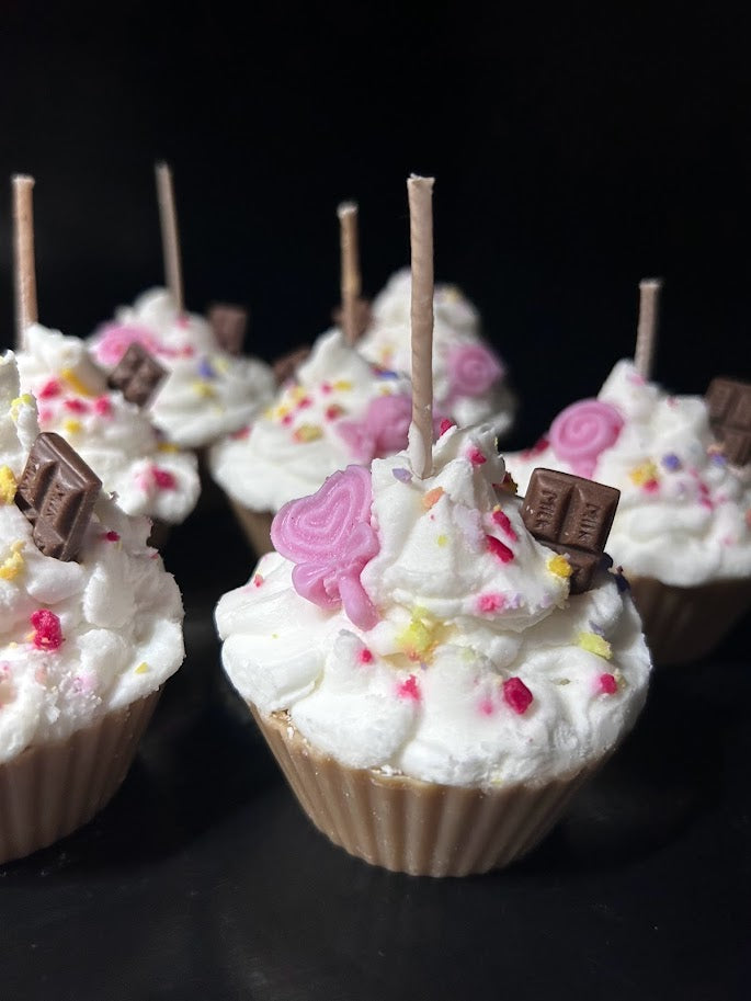 🧁 Lumânare handmade tip brioșă din ceară de soia – Mango &amp; Fructul Pasiunii 🥭